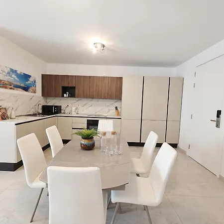 The Euphoria - P1 Modern Apartmament Next To The Promenade شقة *